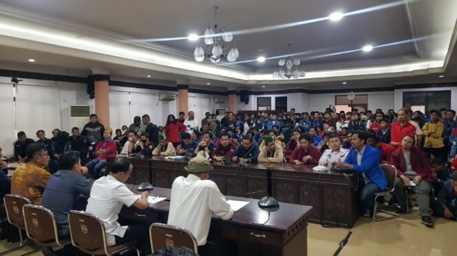 
					Demo Aliansi September Berdarah tolak kenaikan BBM. Foto : Fokusborneo.com 