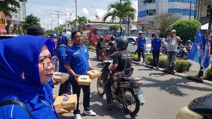 Syukuran HUT ke 21, Partai Demokrat Bagikan 1.000 Makanan Gratis
