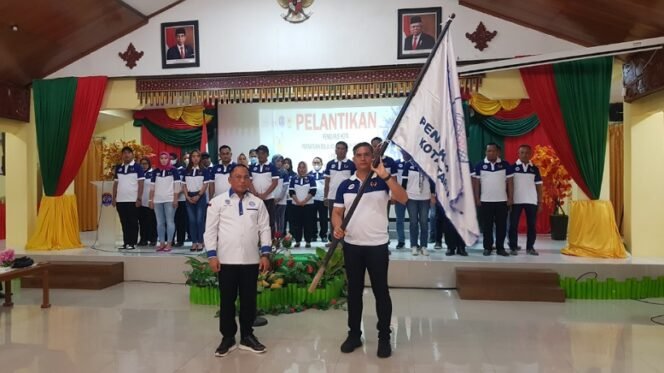 
					Dapot Sinaga dilantik sebagai Ketua Pengkot PBVSI Tarakan. Foto : Fokusborneo.com 