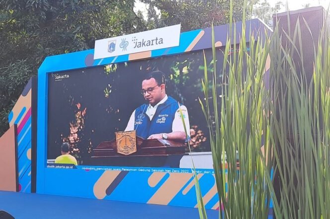 
					Gubernur DKI Jakarta Anies Baswedan memberikan sambutan pada peresmian Sekolah Net Zero 2022 di SD Negeri Ragunan 08, Jakarta, Rabu (37/09/2022). (Yoanita HD)

