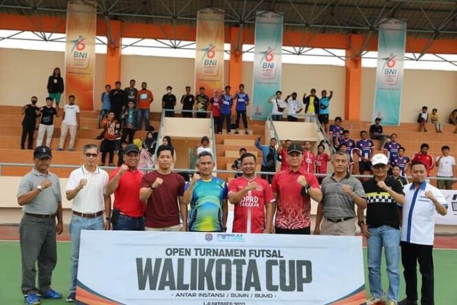 
					Ketua AFP Kaltara Muhammad Hanafia menghadiri pembukaan Open Turnamen Futsal Wali Kota Cup. Foto : Humas. 