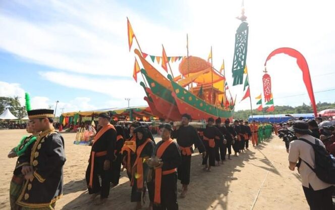 
					EVENT UNGGULAN KOTA TARAKAN - Festival Iraw Tengkayu XI Tahun 2022 bertempat di Kawasan Wisata Ratu Intan Pantai Amal, Sabtu (8/10)