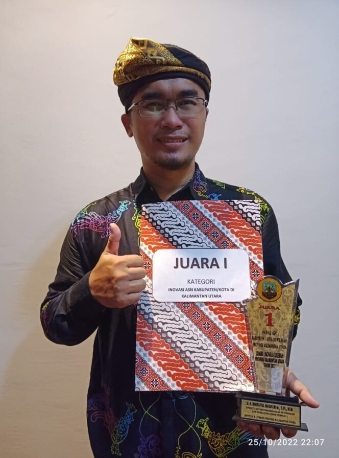 
					Ikhtaful Maskur, Juara terbaik kategori ASN dari Bidang Peternakan dan Kesehatan Hewan Dinas Pertanian Pangan dan Perikanan Kabupaten Tana Tidung Inovator program SIPEDET(Sistem Pengembangan Peternakan dan Kesehatan Hewan Terpadu)  