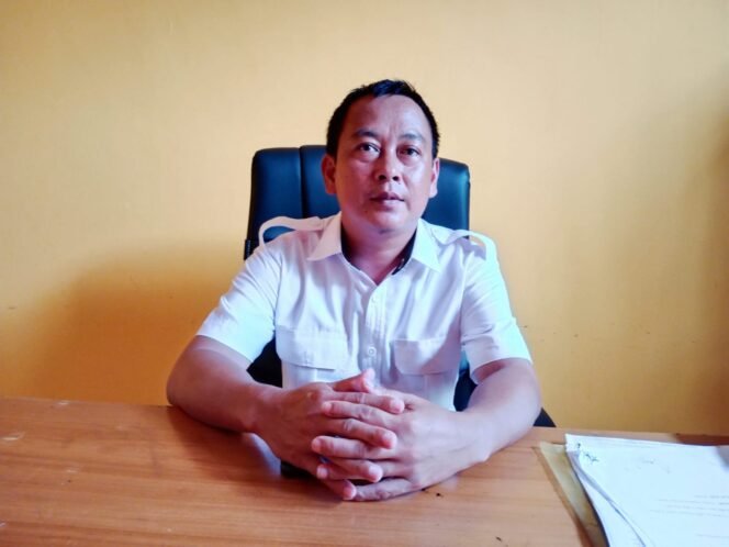 
					Kades Sebawang, Damianus