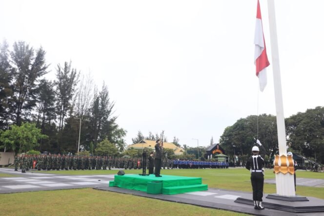
					Prajurit dan PNS Kodam VI/Mlw Peringati Hari Sumpah Pemuda
