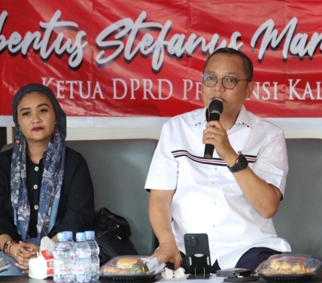 
					Anggota DPR RI Deddy Sitorus bersama Ary Yusnita. Foto : Ist.