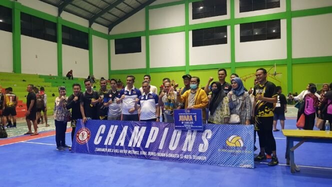 
					RSUD Medica juara Turnamen Bola Voli KKG Cup 2022. Foto : Fokusborneo.com 