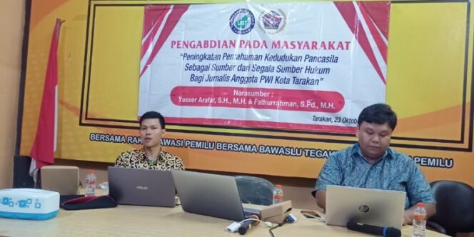 
					Pengabdian Masyarakat, Dosen Fakultas Hukum UBT Yasser Arafat dan Faturrahman Memberikan Penyuluhan Hukum Kepada Anggota PWI Tarakan. Foto: fokusborneo.com 