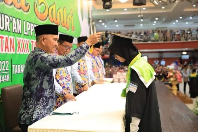 
					Walikota Tarakan, Khairul menghadiri Wisuda Santri Taman Pendidikan Al Quran LPPTKA-BKPRMI Kota Tarakan Angkatan XXX Tahun 2022, Minggu (6/11)