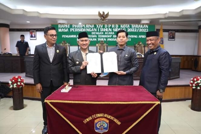 
					Rapat paripurna DPRD Kota Tarakan agenda persetujuan penetapan APBD 2023. Foto : Humas Pemkot.
