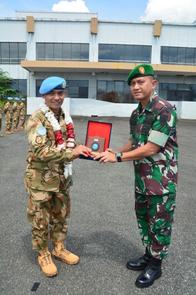
					Kodam VI/Mlw Sambut Satgas KIZI TNI Konga XXXVII-H/Minusca Car TA 2022 Yonzipur 17/Ananta Dharma