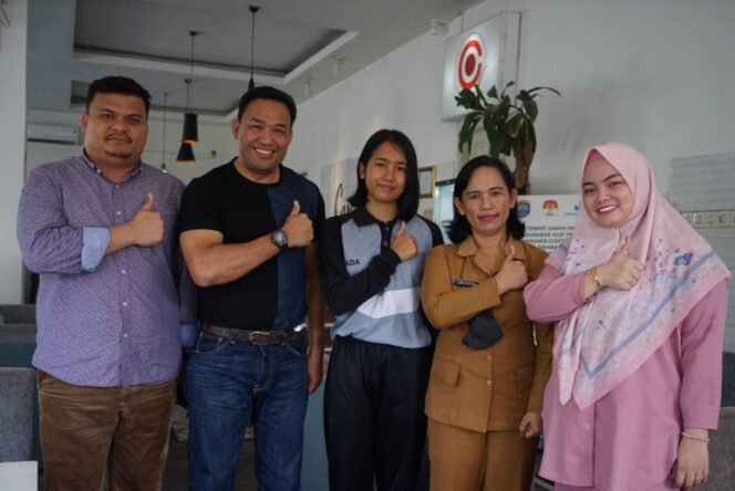 
					Anggota DPRD Provinsi Kaltara Syamsuddin Arfah bersma Sevanya Emanuel Yus. Foto : Fokusborneo.com 