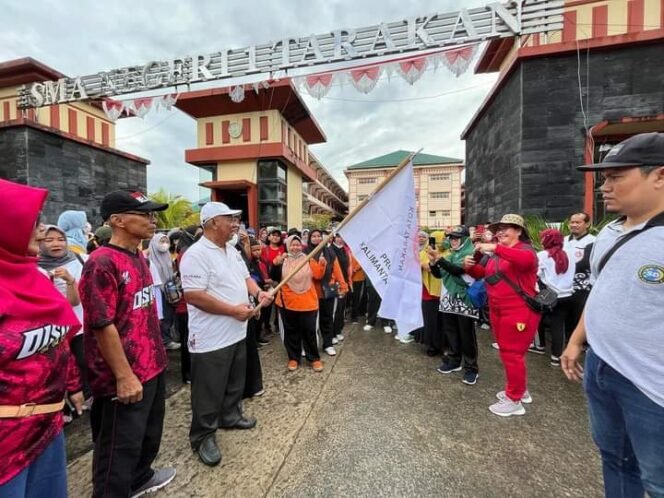 
					Wakil Wali Kota Effendhi Djufrianto menghadiri peringatan hari PGRI.Foto : Humas Pemkot 