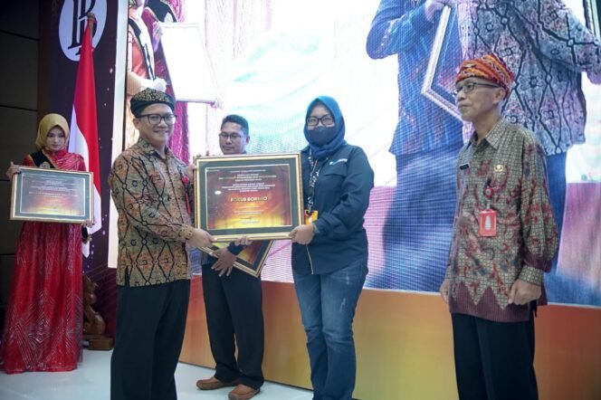 
					Direktur Fokusborneo, Ika Ratnawati Menerima Penghargaan Dari BI Sebagai Media Partner Daerah Terbaik Pendukung Diseminasi Kebijakan BI Wilayah Kalimantan Utara Tahun 2022 Kategori Media Digital