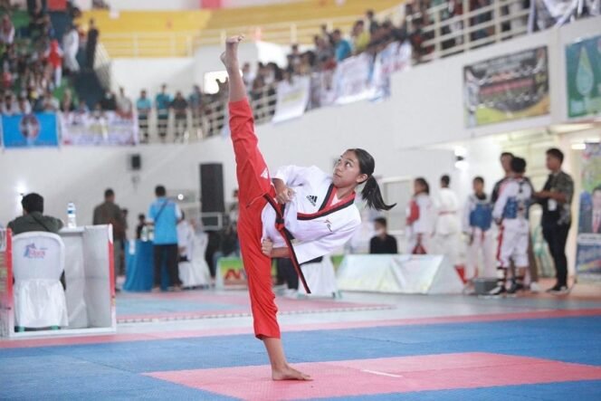 
					Delova Chila Abikhya saat bertanding di Kejurnas Central Celebes Taekwondo Open Tournament 3 di Palu. Foto : Ist 