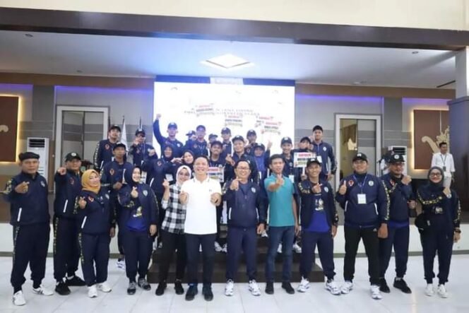 
					Bupati Ibrahim Ali lepas Kontingen Porprov Kabupaten Tana Tidung (KTT). Foto : Humas KTT.