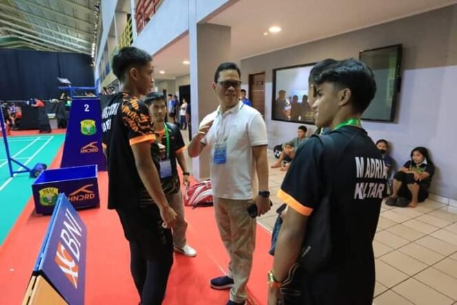 
					Ketua Komite 3 DPD RI Hasan Basri meninjau Kejurnas Bukutangkis di Cipayung. Foto : Ist.
