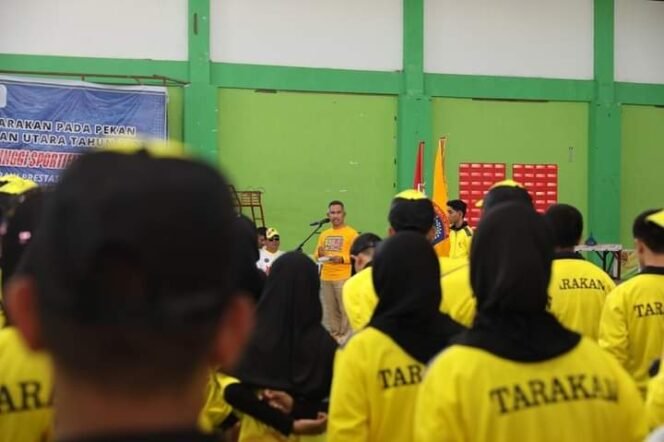 
					Walikota Tarakan dr. Khairul melepas kontingen Tarakan untuk bertanding di Porprov 1 Kaltara. Foto : Humas.