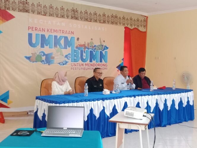 
					Anggota DPR RI Deddy Sitorus menghadiri sosialisasi kemitraan UMKM dan BUMN di KTT. Foto : Fokusborneo.com