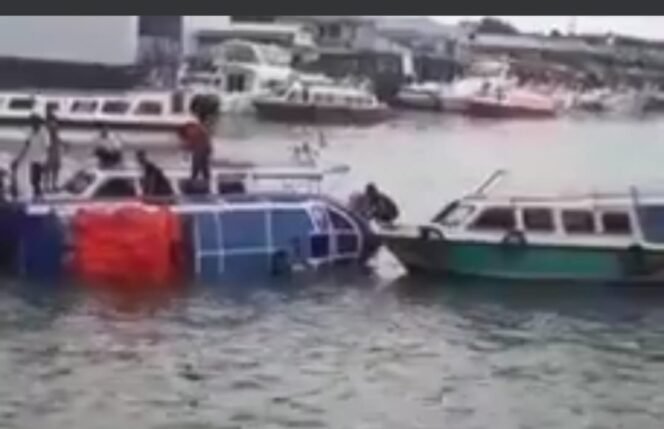 
					Speedboat Non Reguler Terbalik di Pelabuhan Tengkayu I SDF


