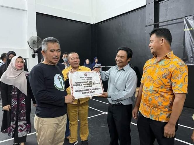 
					Walikota Tarakan dr. Khairul Serahkan Berbagai Bantuan untuk Nelayan