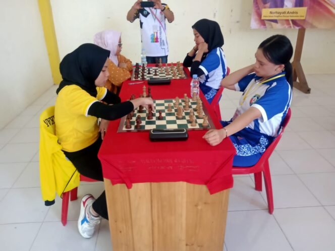 
					Babak 4. Niken berhadapan dengan Malinau.
