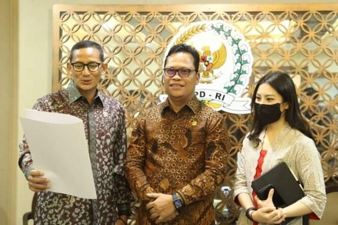 
					Ketua Komite 3 DPD RI Hasan Basri bersama Menparekraf Sandiaga Uno. Foto : Ist 