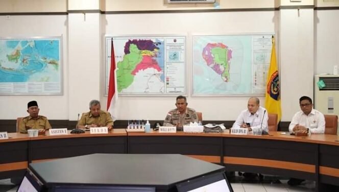 
					Walikota Tarakan, Khairul  menghadiri Entry Meeting atas Pemeriksaan LKPD Tahun 2022 oleh BPK-RI Perwakilan Kaltara, Senin (30/1).Foto : Humas Pemkot Tarakan 