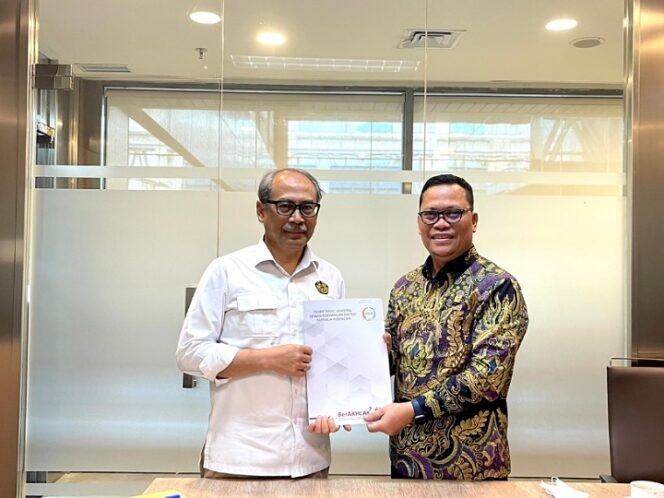 
					Ketua Komite 3 DPD RI Hasan Basri bertemu Dirjen Migas. Foto : Ist 