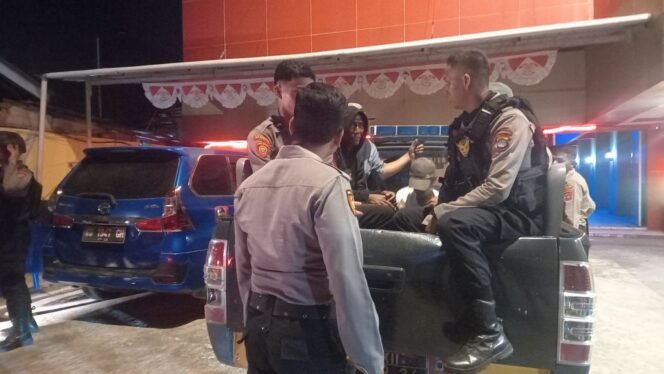 
					Polres Tarakan aman kan puluhan perempuan dan sejumlah pasangan bukan suami istri di salah satu hotel dan spa, Rabu (15/2)malam.