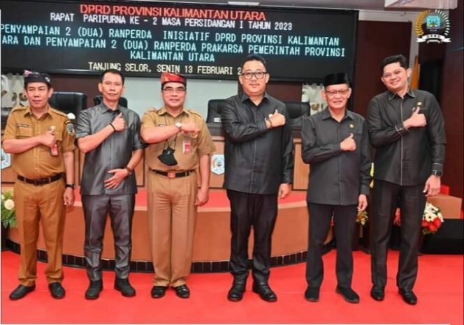 
					Ketua Pansus Supa'ad Hadianto bersama Pimpinan DPRD Provinsi Kaltara dan Sekdaprov. Foto : Ist 