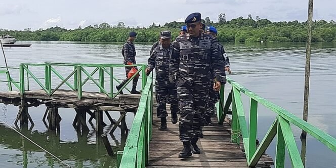 
					Danlantamal XIII Tarakan Laksamana TNI Deni Herman Meninjau Jalur Laut Menuju IKN. Foto: ist