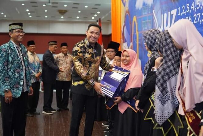 
					Ketua Pembina Yayasan Islam Ulul Albab Kota Tarakan Syamsuddin Arfah ketika menghadiri wisuda Tahfidz Quran SIT Ulul Albab. Foto : Ist 