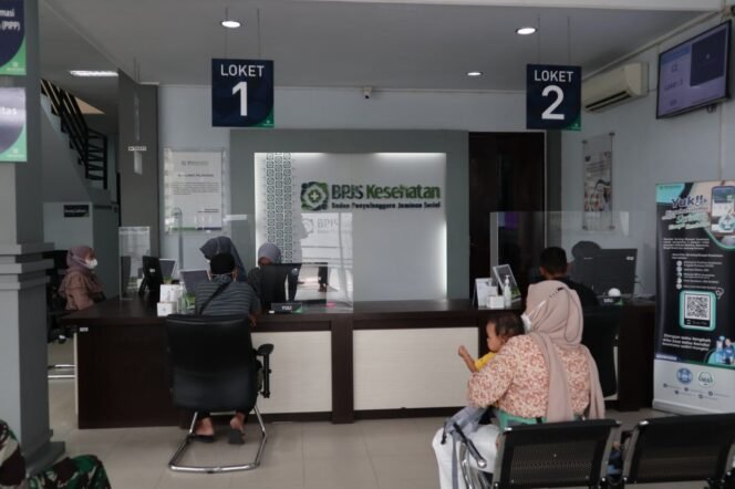 
					Pemprov Kaltara Terima Penghargaan UHC Award Dari Wakil Presiden