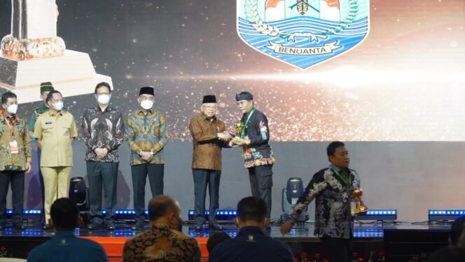 
					97,98 Persen Warganya Terlindungi JKN, Kaltara Raih Penghargaan UHC
