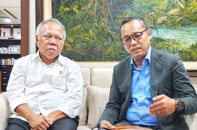 
					Anggota DPR RI Deddy Sitorus bertemu Menteri PUPR Basuki Hadimuljono. Foto : Ist 