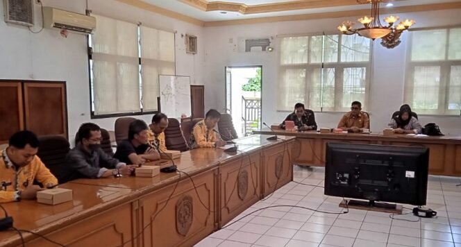 
					Rdp Komisi 3 DPRD Kota Tarakan bersama pemkot Tarakan soal jalan Kenanga Karang Anyar. Foto : Ist 