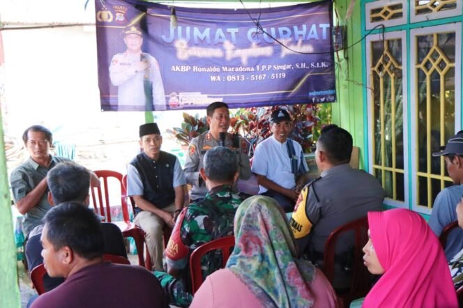 
					Kegiatan Jumat Curhat, berlangsung di RT 30 Kelurahan Karang Anyar Kota Tarakan, Jumat (7/4/2023). Dokumentasi Humas Polres Tarakan