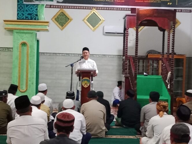 
					Bupati Tana Tidung, Ibrahim Ali melaksanakan Safari Ramadhan di Masjid Al-Jihad Desa Tideng Pale Timur, Selasa (11/4)