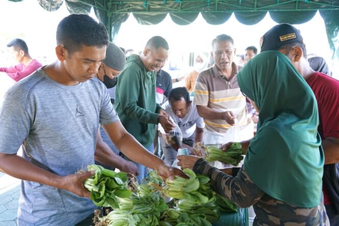 
					Kodim 0907/Trk menggelar pasar murah ramadhan, Kamis (13/4)
