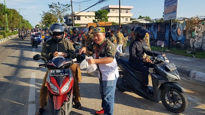 Di Bulan Penuh Berkah, LPADKT-KU Tarakan Berbagi Takjil