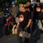 Borneo Combat Muaythai berbagi takjil di bulan ramadhan. Foto : Ist