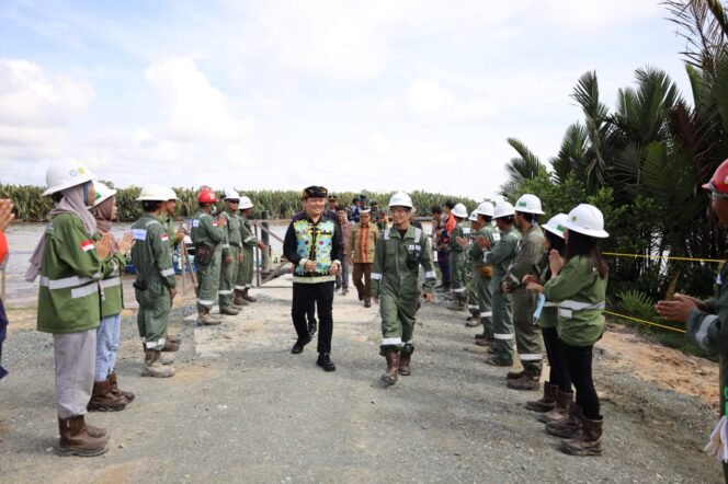 
					Bupati Ibrahim Ali Harap Beroperasinya LNG Mini Dapat Membuka Lapangan Kerja