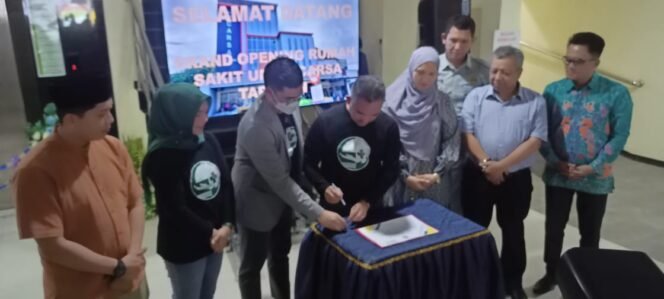 
					Walikota Tarakan dr Khairul meresmikan Rumah Sakit Umum Carsa Tarakan