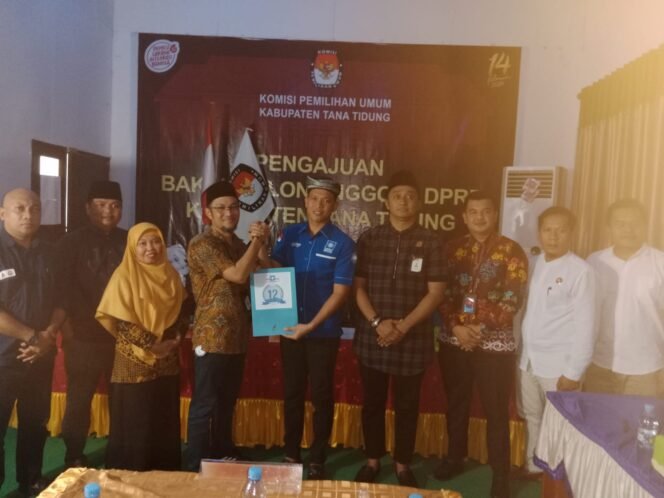 
					DPD PAN Kabupaten Tana Tidung mendaftarkan Bacaleg ke Kantor KPU Tana Tidung, Jumat (12/5)