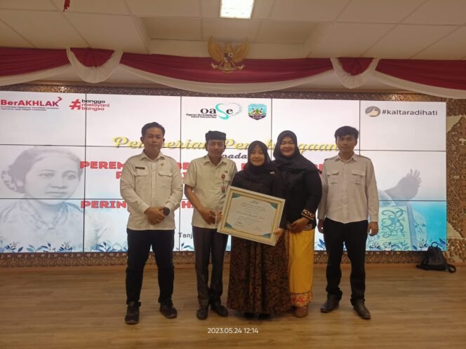 
					Asisten Pemerintahan dan Kesra Tana Tidung menghadiri kegiatan pemberian penghargaan kepada Perempuan Berjasa dan Berprestasi Kaltara bertempat di Aula Gedung Gabungan Dinas Provinsi Kaltara, Rabu (24/5)