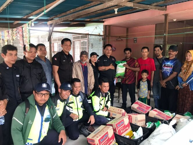 
					PT. GPK salurkan bantuan sembako dan peralatan dapur untuk korban kebakaran di RT. 12 Tanjung Selor.