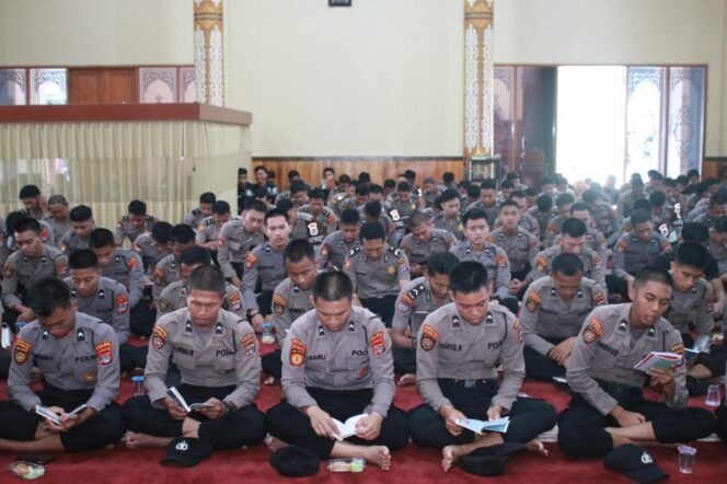 
					Personel Polda Kaltara Tingkatkan Keimanan Dan Ketaqwaan Dengan Binrohtal