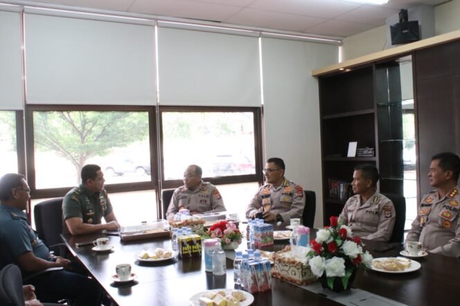 
					Kunker Asintel Kogabwilhan II dan Paban III/Gal Sintel Kogabwilhan II Disambut Oleh Wakapolda Kaltara