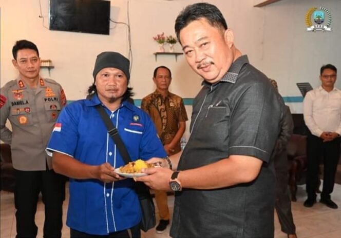 
					Ketua DPRD Provinsi Kaltara Albertus Stefanus Marianus hadiri perayaan Hari Buruh. Foto : Humas Setwan.